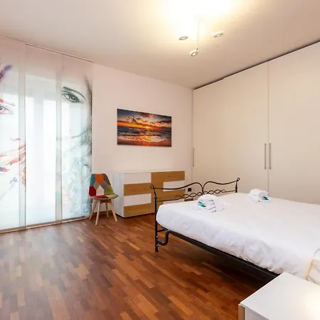 Al Colonnato - Vicinissimo Al Centro, Ideale Per Famiglie E Gruppi Di Amici Apartment *